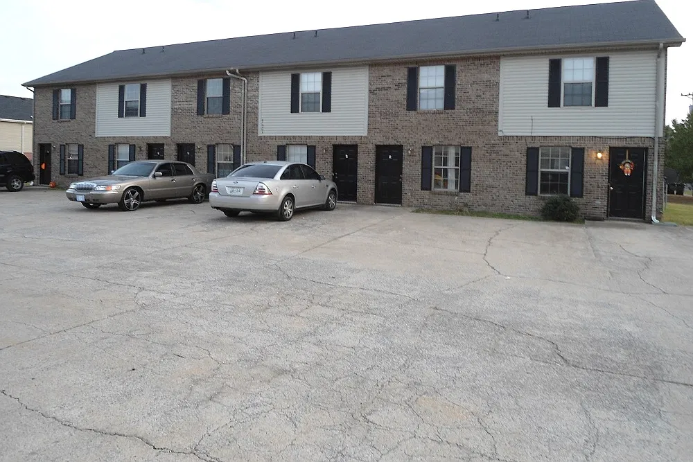 2 bed, 1.5 bath, 1000 sqft, $950 — Photo 1