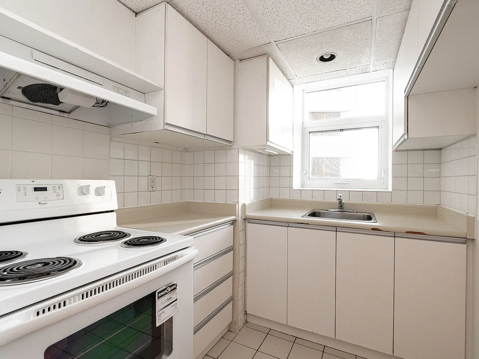 49 St. Clair Avenue West — Photo 2
