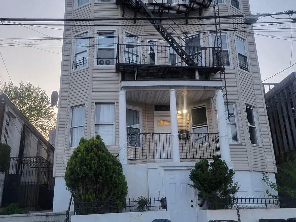 2nd image of 101 Camden St #A