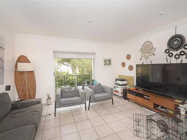 6709 N Kendall Dr APT 227, Pinecrest, FL 33156