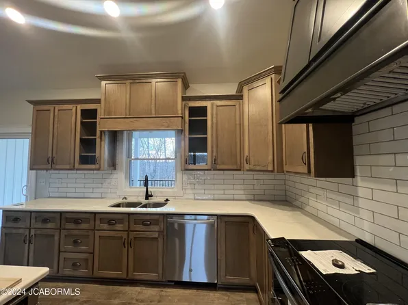 2020 Sterling Ridge Dr, Holts Summit, MO 65043