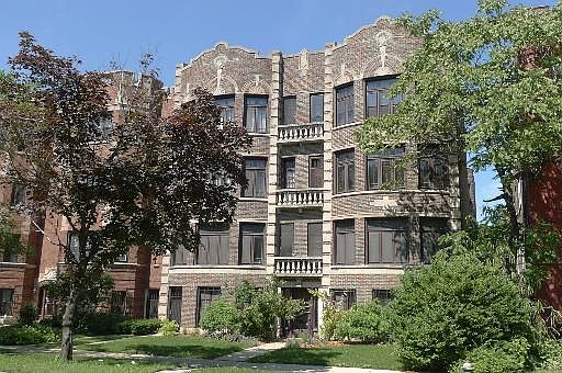 1st image of 424 S Austin Blvd APT 3N