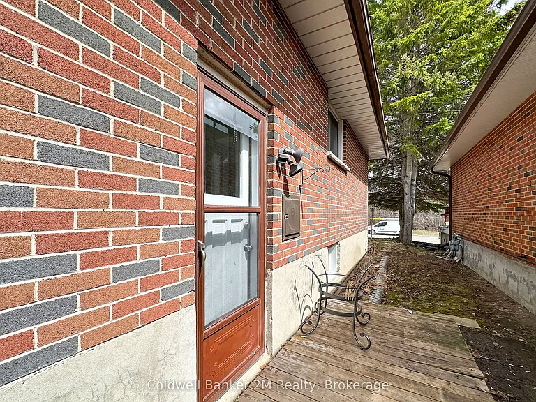 297 Admiral Rd — Photo 2