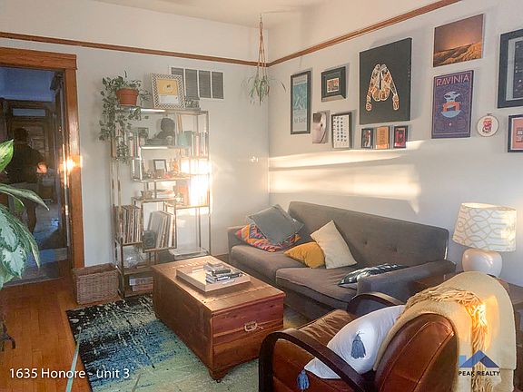 3rd image of 1635 N Honore St #2062622