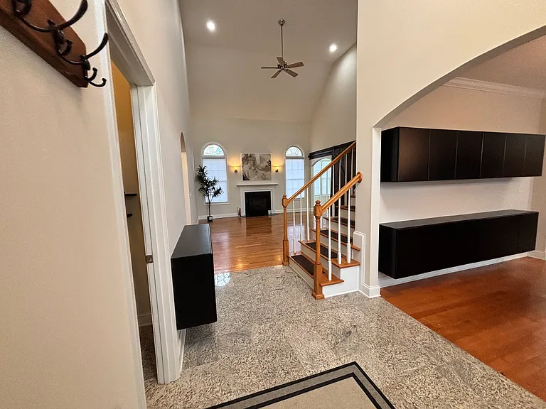 221 Rothesay Ln — Photo 3