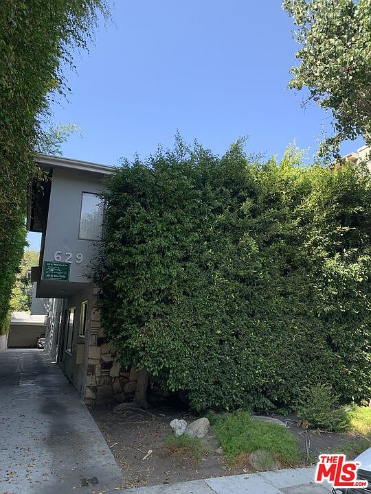 1st image of 629 N West Knoll Dr