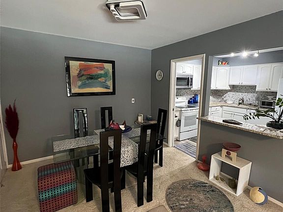 3rd image of 555 Townsend St APT 203