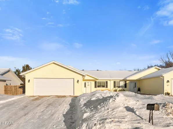 1621 Park Dr SE, East Grand Forks, MN 56721