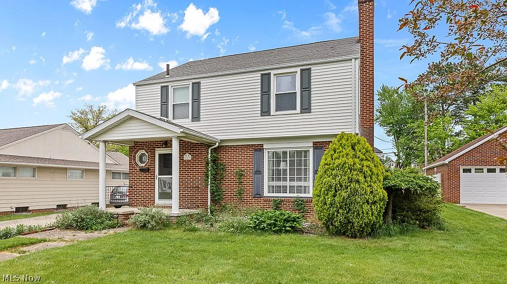 2130 Belleflower Dr photo 1