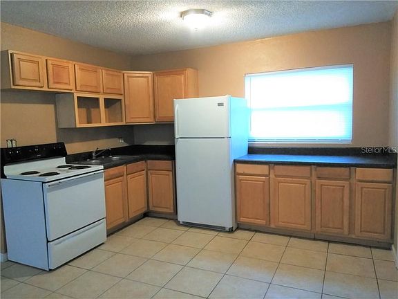 3rd image of 2509 Golfview St