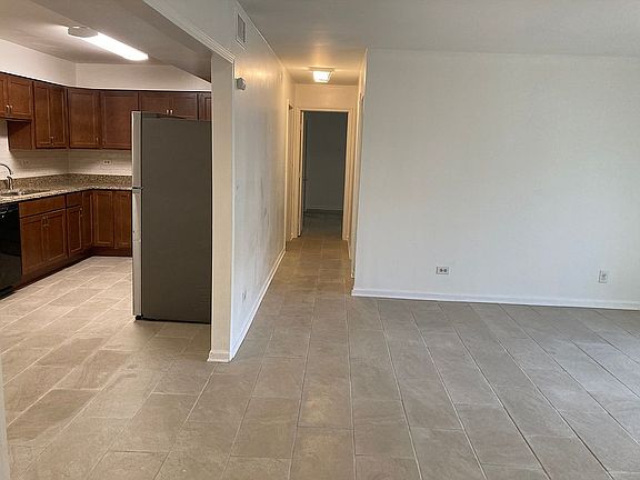 3rd image of 629 Derry Ct APT 1D