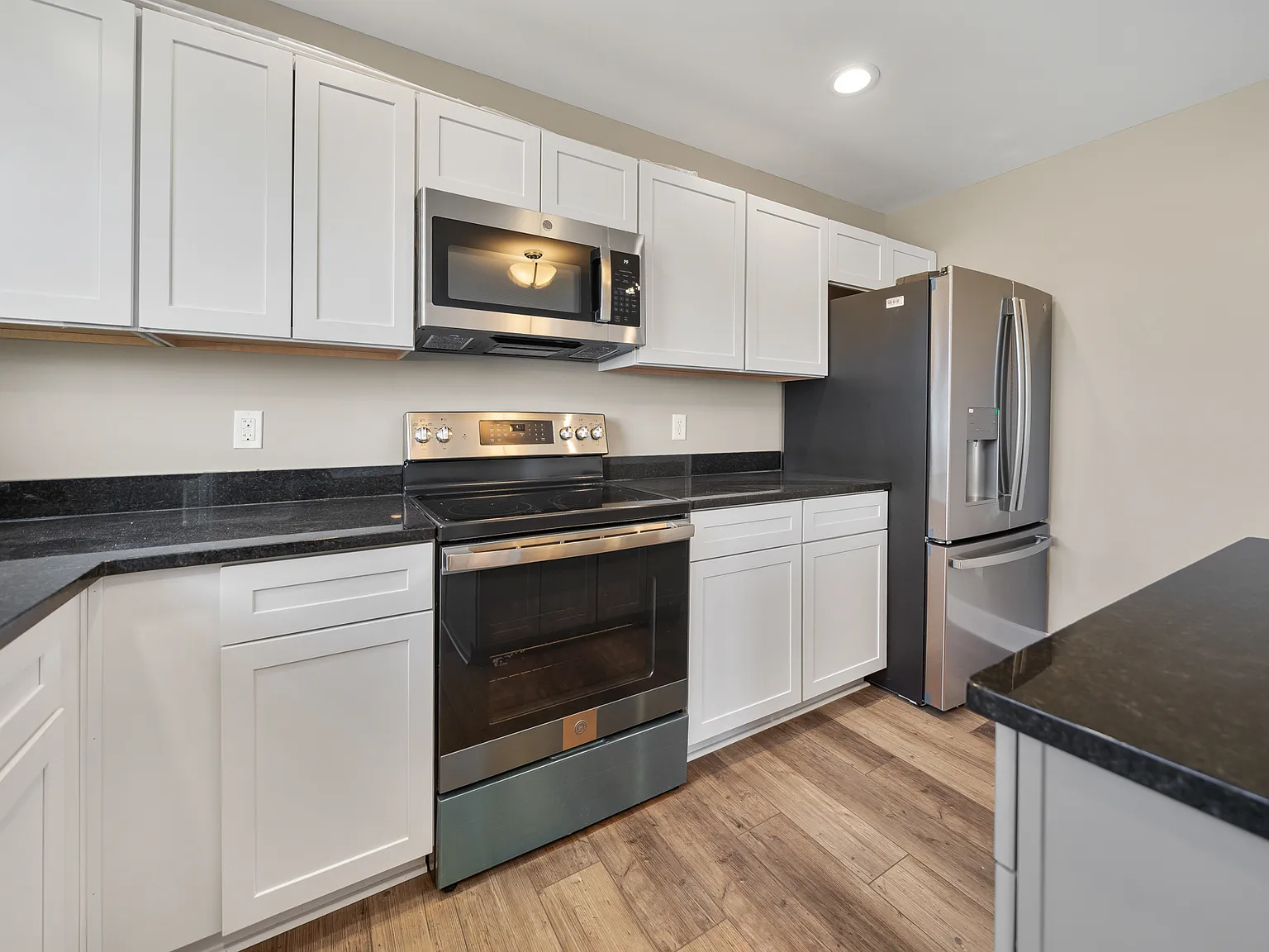 4 bed, 2226 sqft, $2,600 — Photo 3