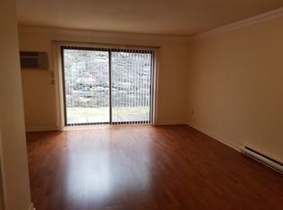 14 Riveredge Dr, Winsted, CT 06098