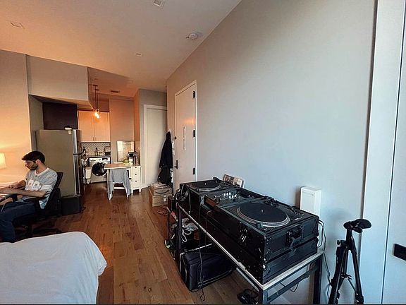 4th image of 862 Dekalb Ave #17D