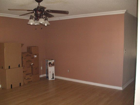 5th image of 105 Cedar Cir