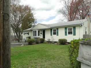 36 Crocus St, Warwick, RI 02886