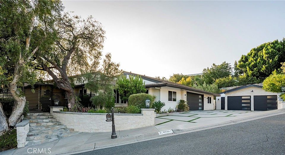 1st image of 18821 Ridgeview Cir