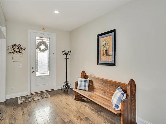 3rd image of 318 Arabian Cir