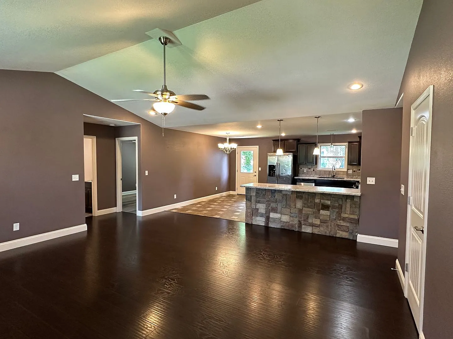 Well Maintained 3 Bed 2 Bath w/ Fence in Waynesville — Photo 3
