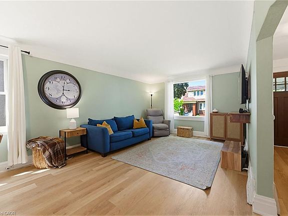 5th image of 124 Campbell Ave
