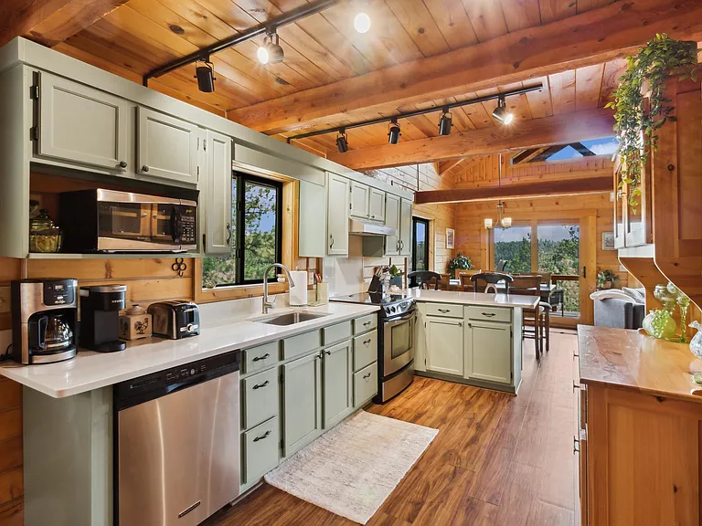 168 Carpenter Ln — Photo 8