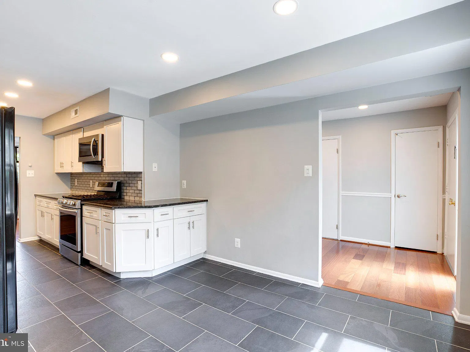 3 bed, 4.0 bath, 1496 sqft, $3,400 — Photo 3