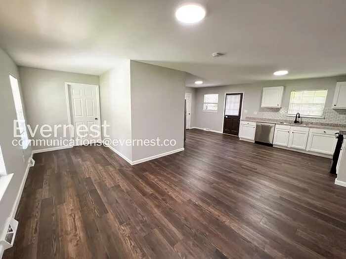 222 Rebecca Dr — Photo 5