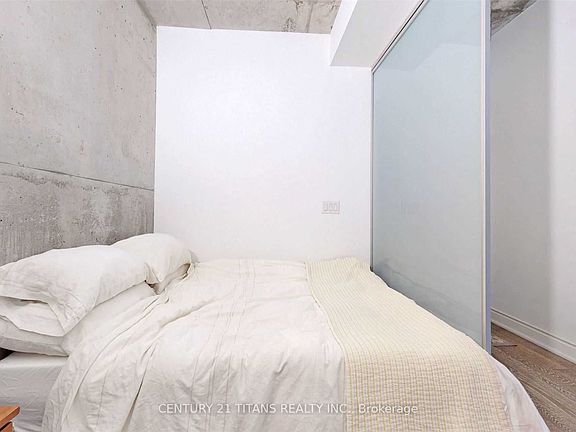 4th image of 608 Richmond St W #308