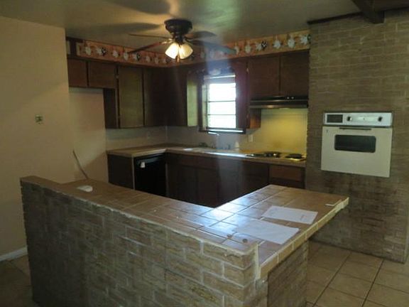 3rd image of 1719 Bayou Cir