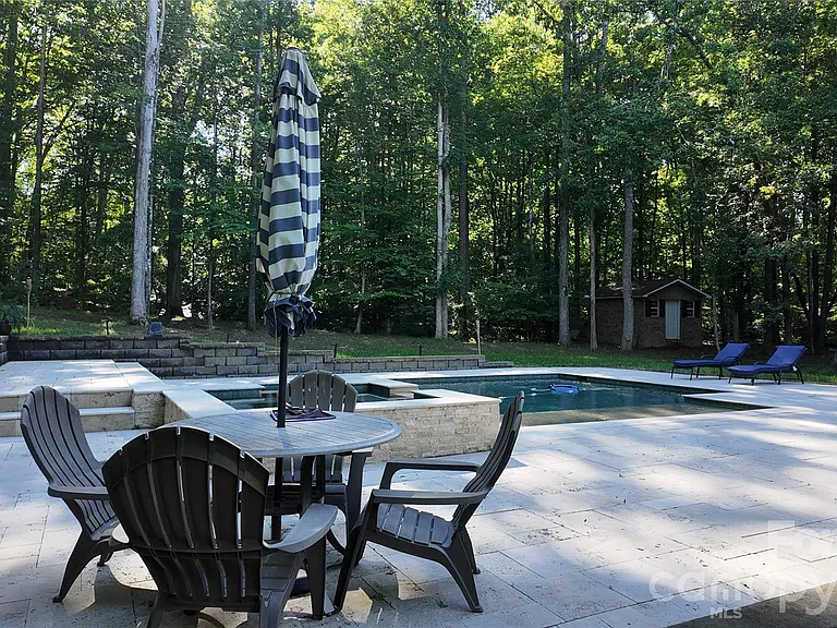 410 Farm Branch Dr — Photo 2