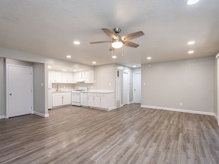 2 Bedroom Livingroom