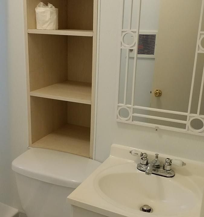 1st image of 872 N Marshfield Ave APT 3R