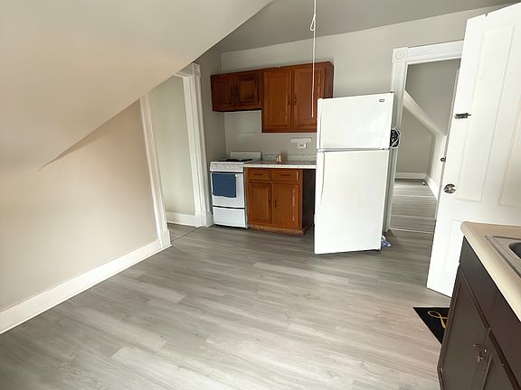 2nd image of 68 Waverly St APT 3