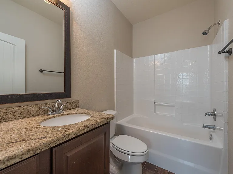 300 Live Oak St — Photo 9