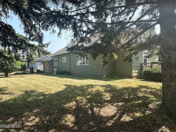 209 6th Ave NW, Clark, SD 57225