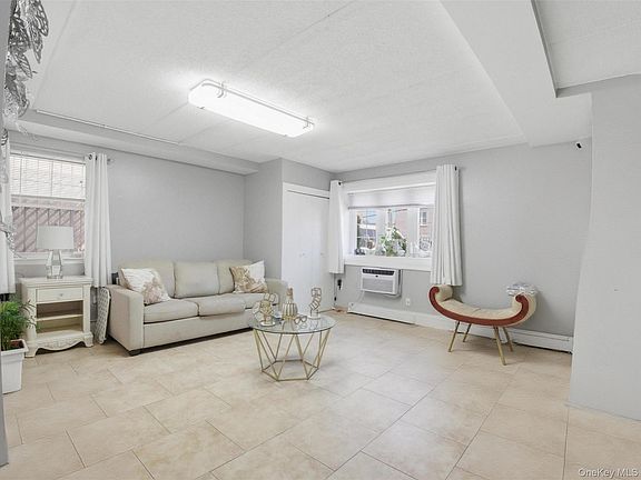 3rd image of 831 Longfellow Avenue