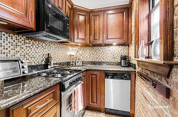 Sold by Triplemint | media 4