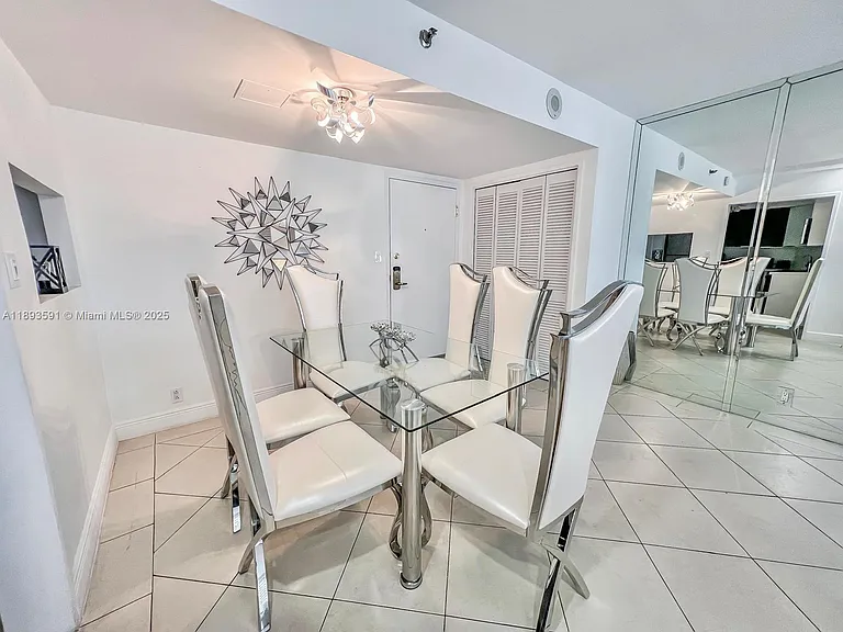5225 Collins Ave #517 — Photo 6