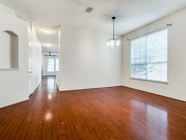 7046 Saint Augustine Dr — Photo 29