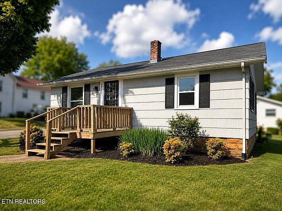 2nd image of 901 Mayes Ave