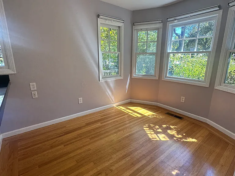 1613 Mariposa Ave — Photo 24