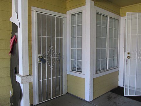 3rd image of 3648 Castlepark Dr