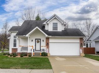 1020 Hunter Ct, Marysville, MI