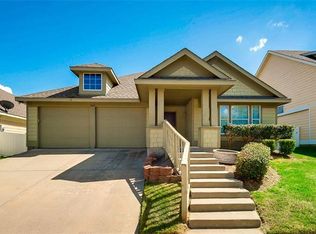 1408 Oakcrest Dr, Aubrey, TX 76227