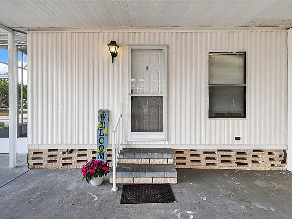 4th image of 409 Village Cir SW