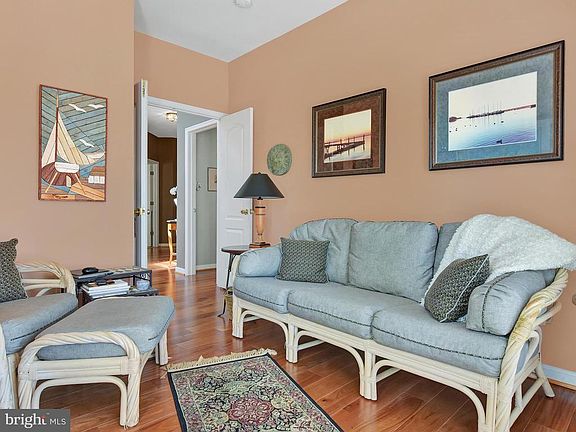 5th image of 263 Brynwood St