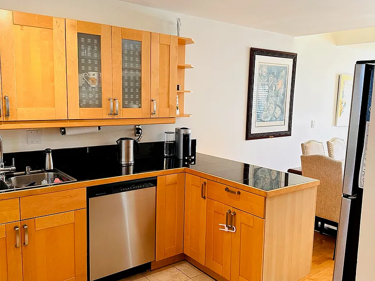 4900 Whitsett Ave #7 — Photo 13