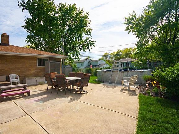3rd image of 6480 Brookhill Dr