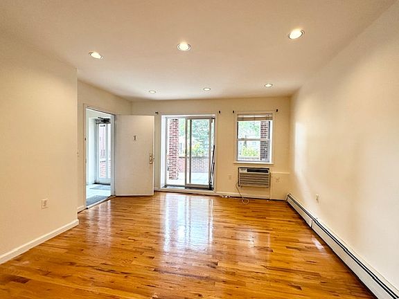 3rd image of 2237 27th St #1