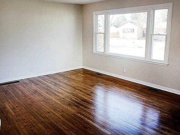 5th image of 1213 York Ln